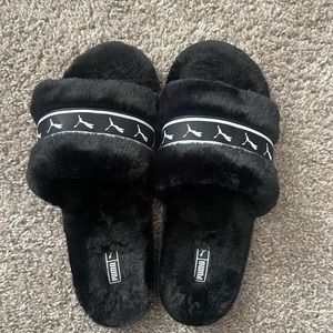 Furry PUMA slippers / slides
